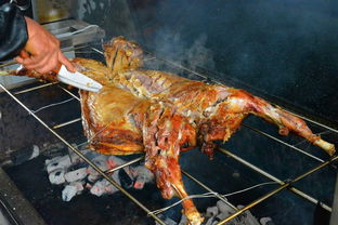 在南豐這里吃烤全羊,再矜持的妹子也會站起來撕