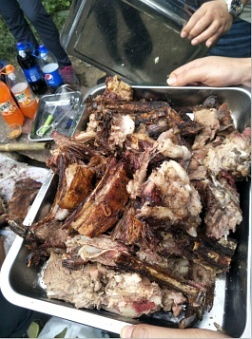烤全羊,羊雜湯,竹筒飯等,哇 一起來腐敗啦