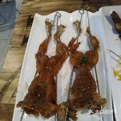 四兄弟的小酒館 烤全羊 小海鮮的超大烤牛蛙好不好吃 用戶評價口味怎么樣 上海美食超大烤牛蛙實拍圖片 大眾點評