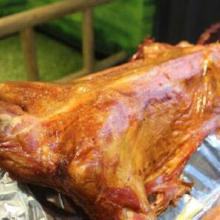 烤全羊 草原上的盛宴與文化象征