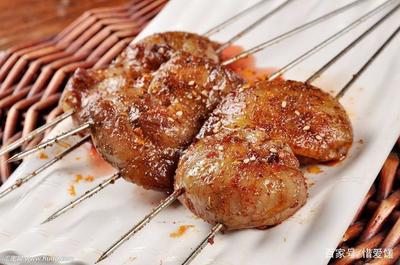 《人生一串》中的暗黑燒烤體驗 烤全羊背后的江湖煙火