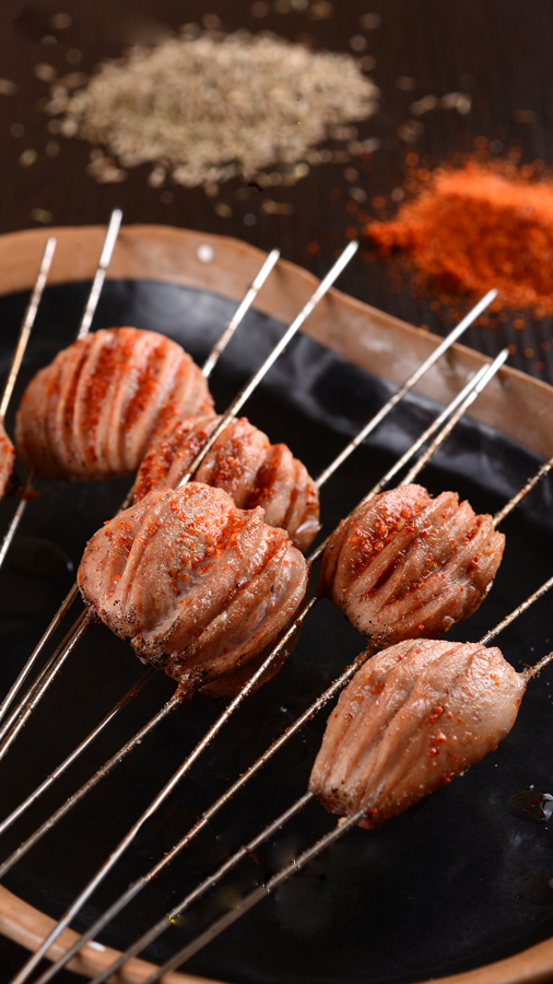 烤羊蛋與烤全羊 草原風味的雙重享受